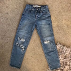 BRANDY MELVILLE BOYFRIEND JEANS